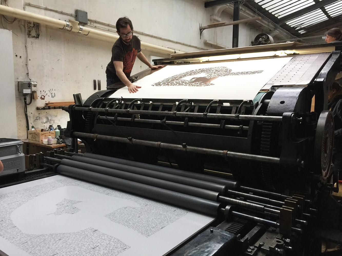 Agnès THURNAUER - Biotope, 2017 -  Impression de la deuxième couleur sur la grande presse de l'atelier Idem