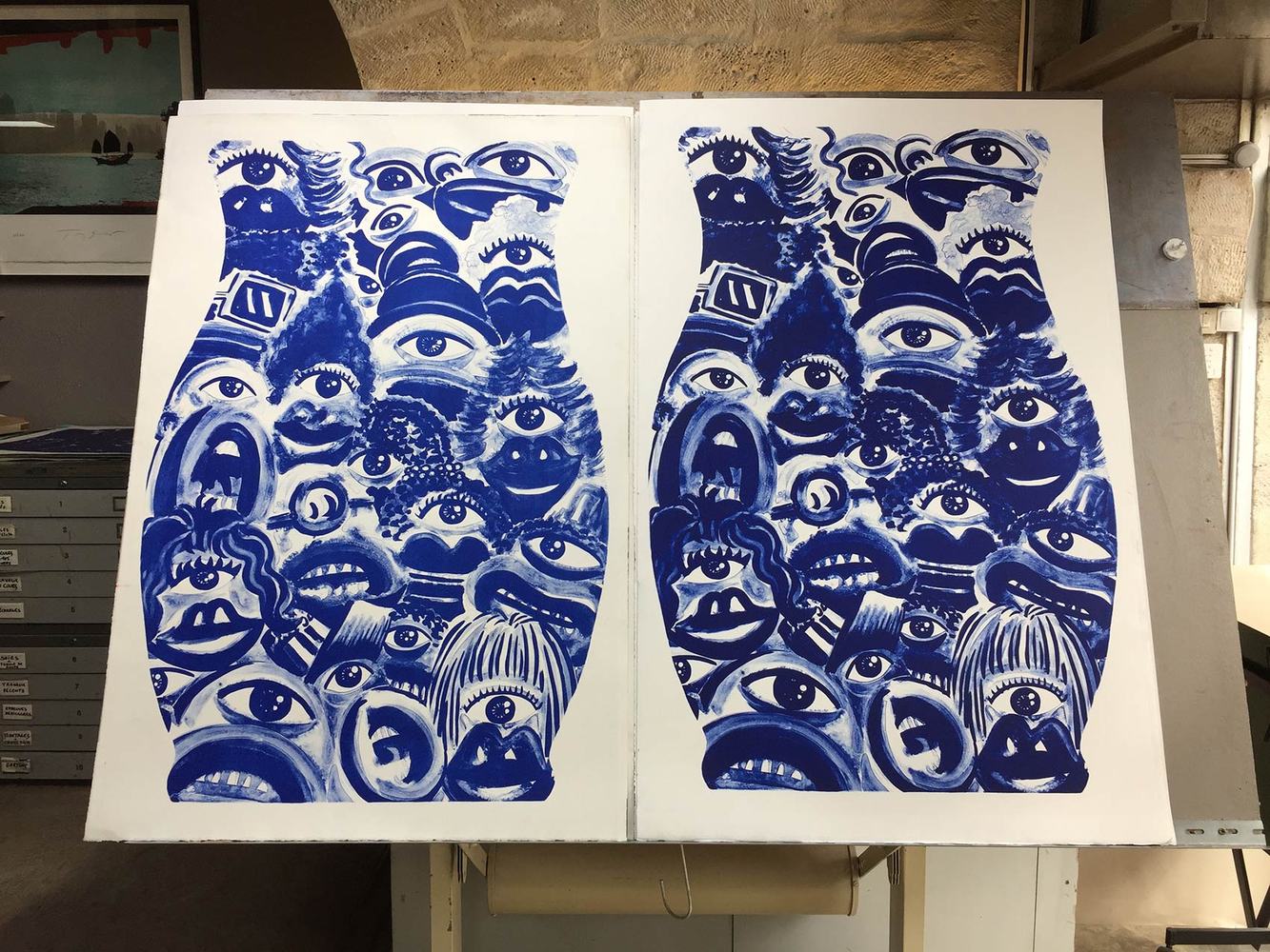 Hervé DI ROSA - René Azulejo, 2018 -  Il faudra plusieurs essais de bleus et deux passages en machine pour obtenir le bleu souhaité par l'artiste, proche des azulejos portugais