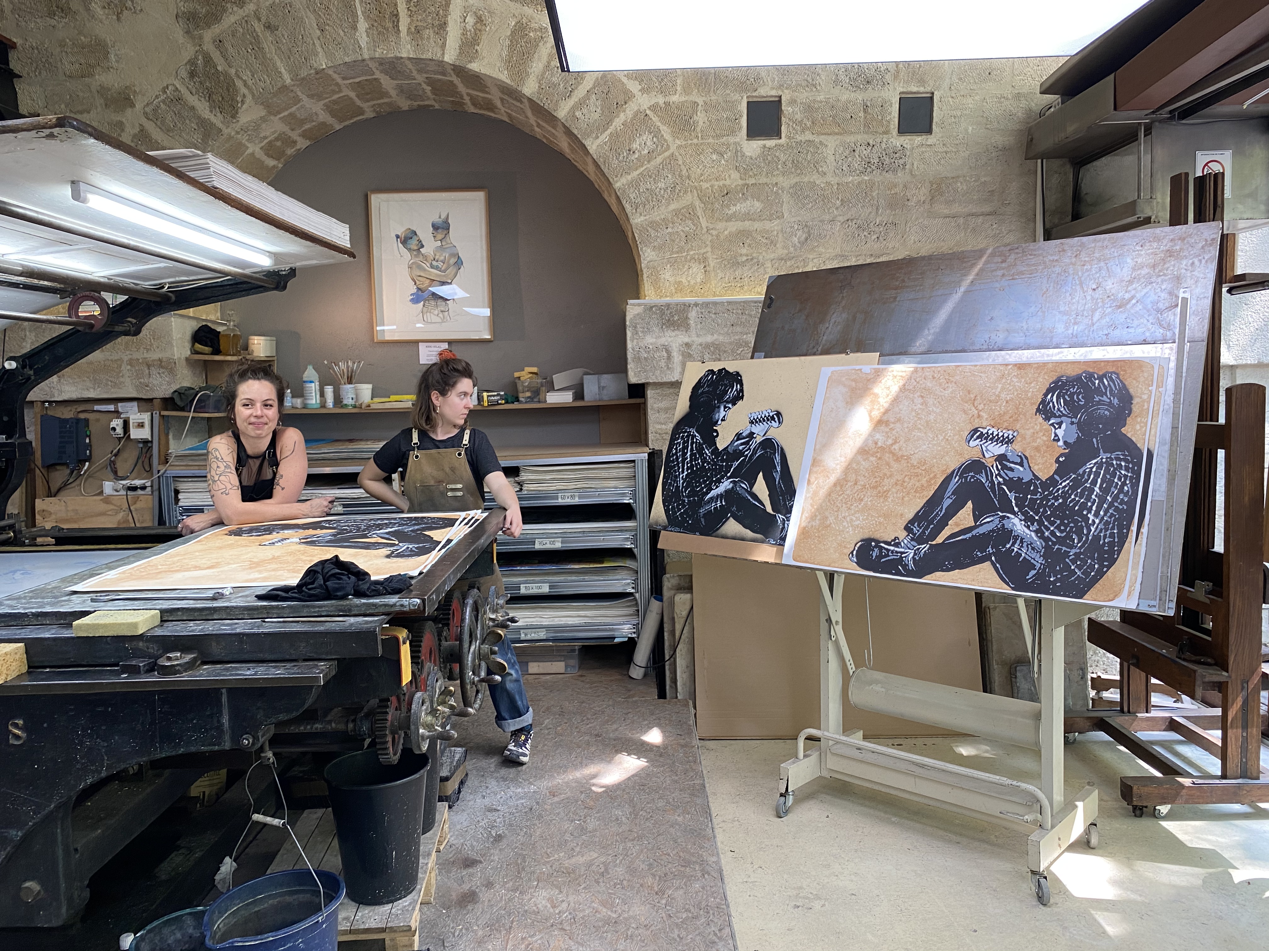 JEF AÉROSOL - GUITAR KID, 2022 -  La lithographie Guitar Kid dans l'atelier Ste&#769;phane Guilbaud