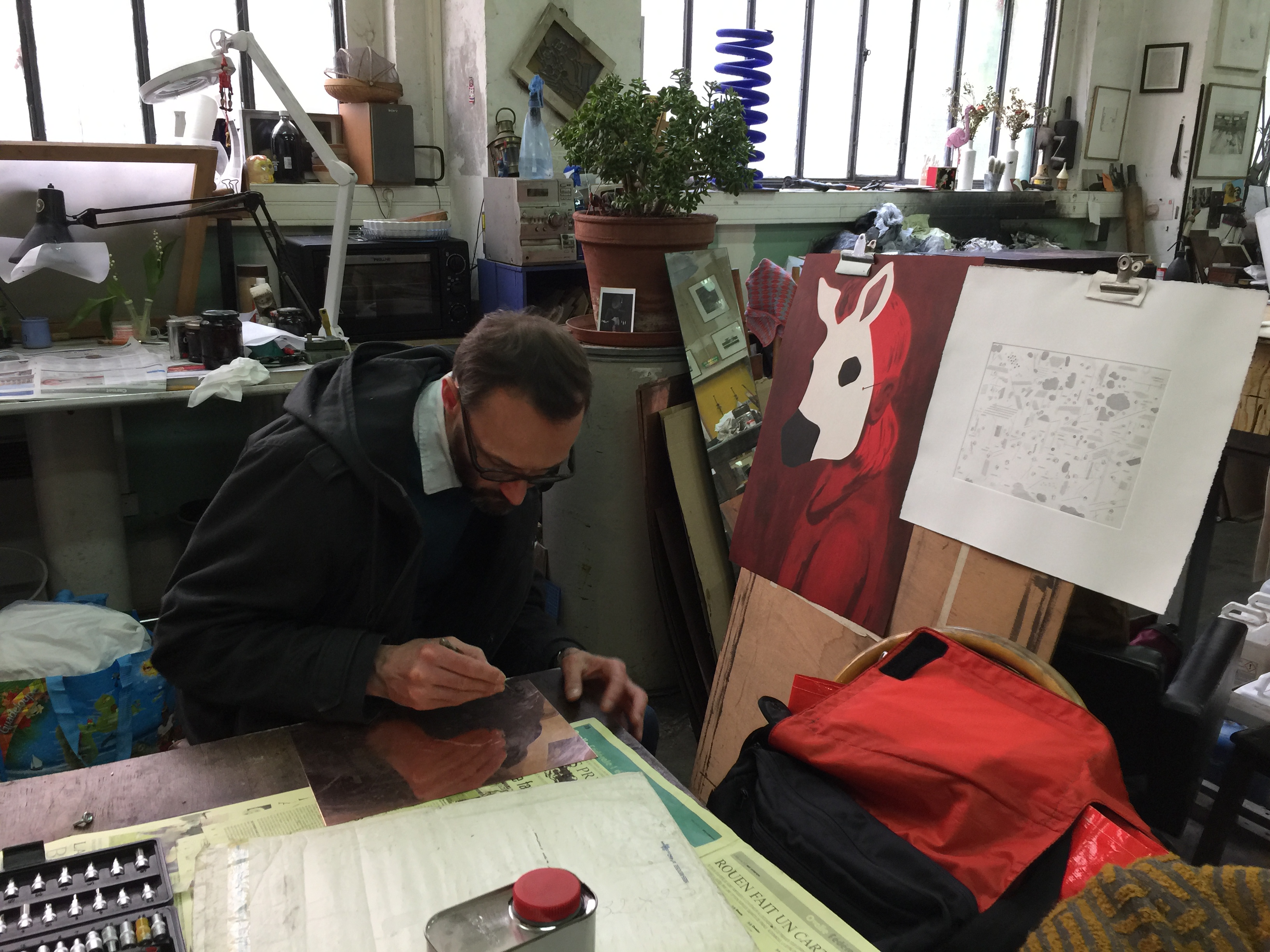 Jochen GERNER - Spreekwoorden, 2017 -  L'artiste a travaillé la plaque chez lui à Nancy. Après l'impression d'une épreuve d'essai par Bérengère Lipreau à l'atelier René Tazé, il est venu faire quelques retouches pour l'impression du bon à tirer. Une superbe gravure d'après une oeuvre de Brueghel