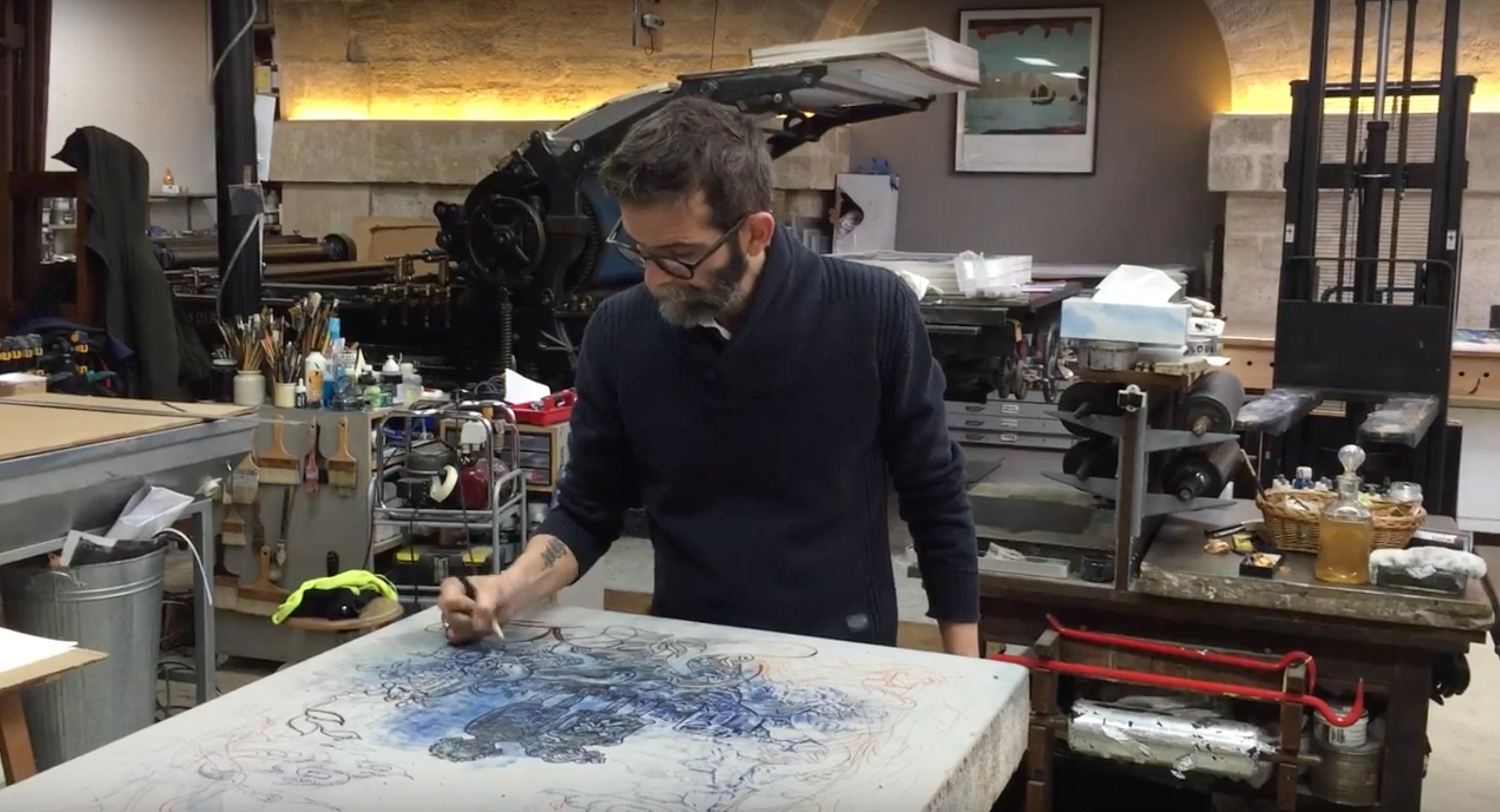 Video - Winshluss travaillant sur le dessin de la lithographie Over The Rainbow